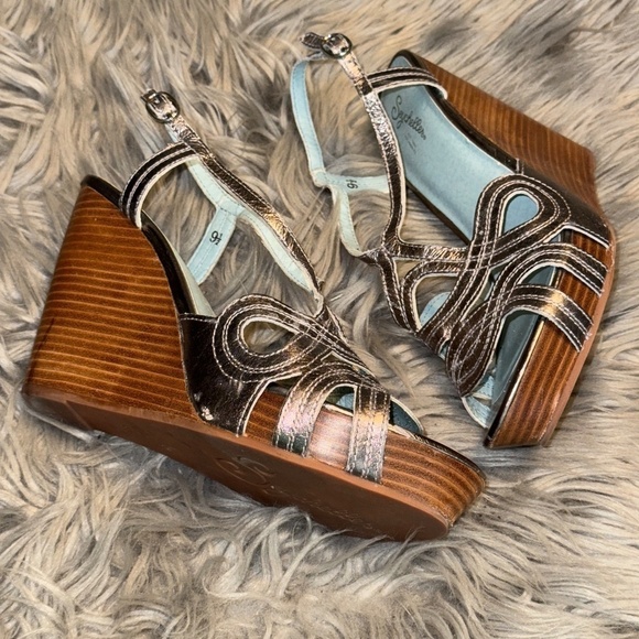EUC Anthropologie Seychelles Worth It Silver Metallic Wedge Sandals Size 9.5 - Picture 3 of 10
